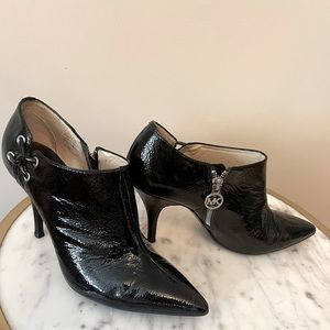 MICHAEL by Michael Kors shoetie in black patent size 7.0